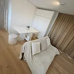 Wayqup Met Groot Terras Apartament